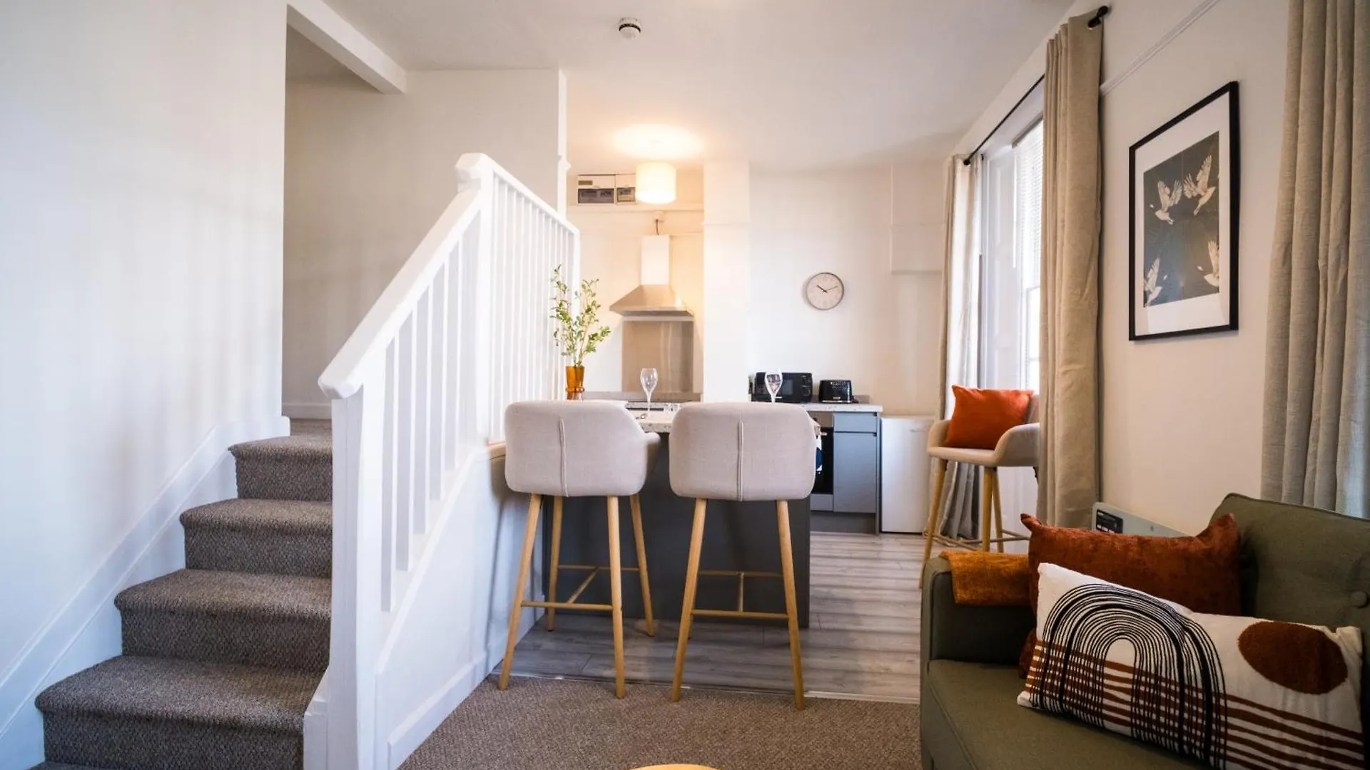 Gloucester Apartments X 3 Free Parking & Short Walk To The University & Hospital