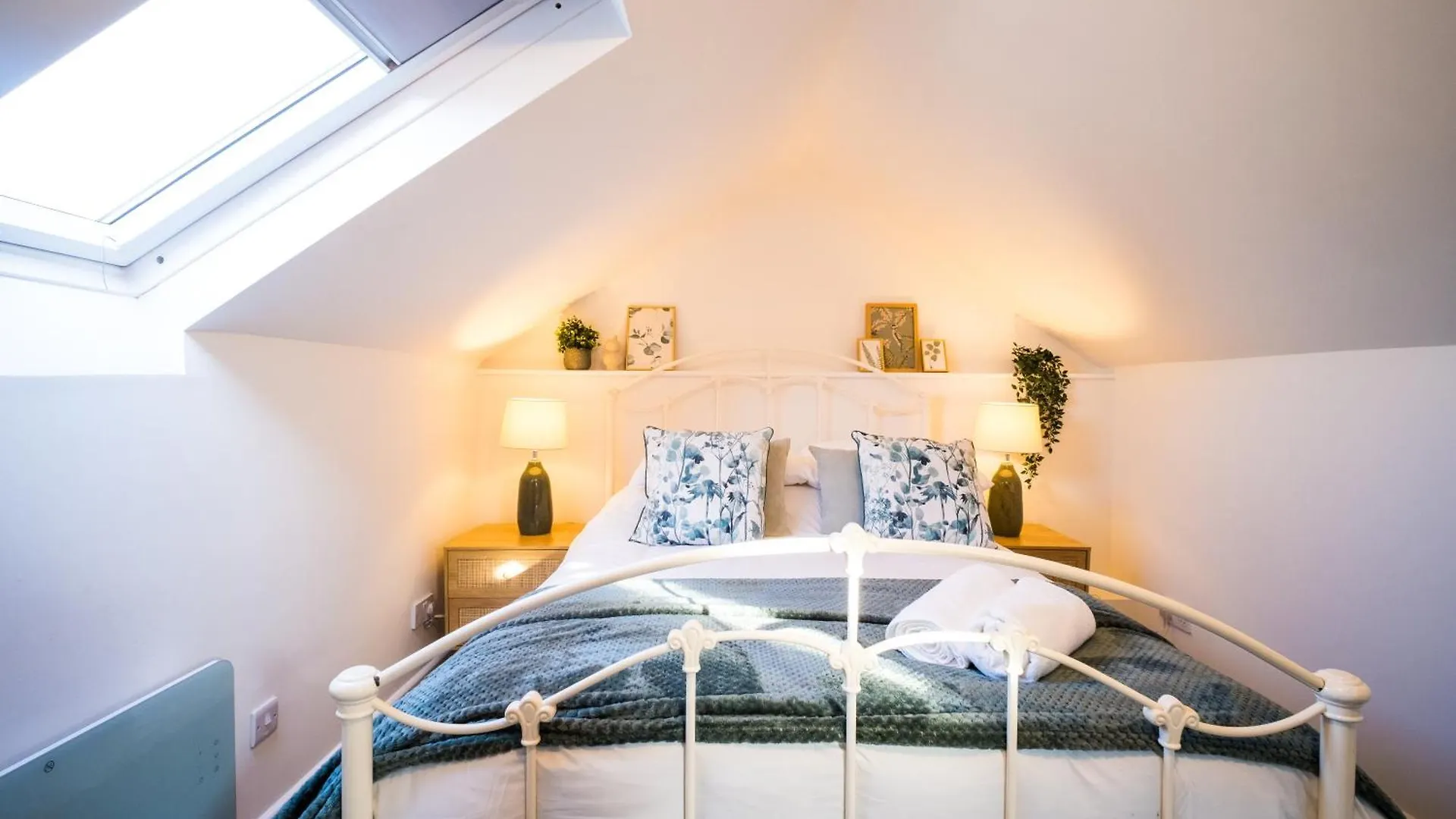 Gloucester Apartments X 3 Free Parking & Short Walk To The University & Hospital 0*,