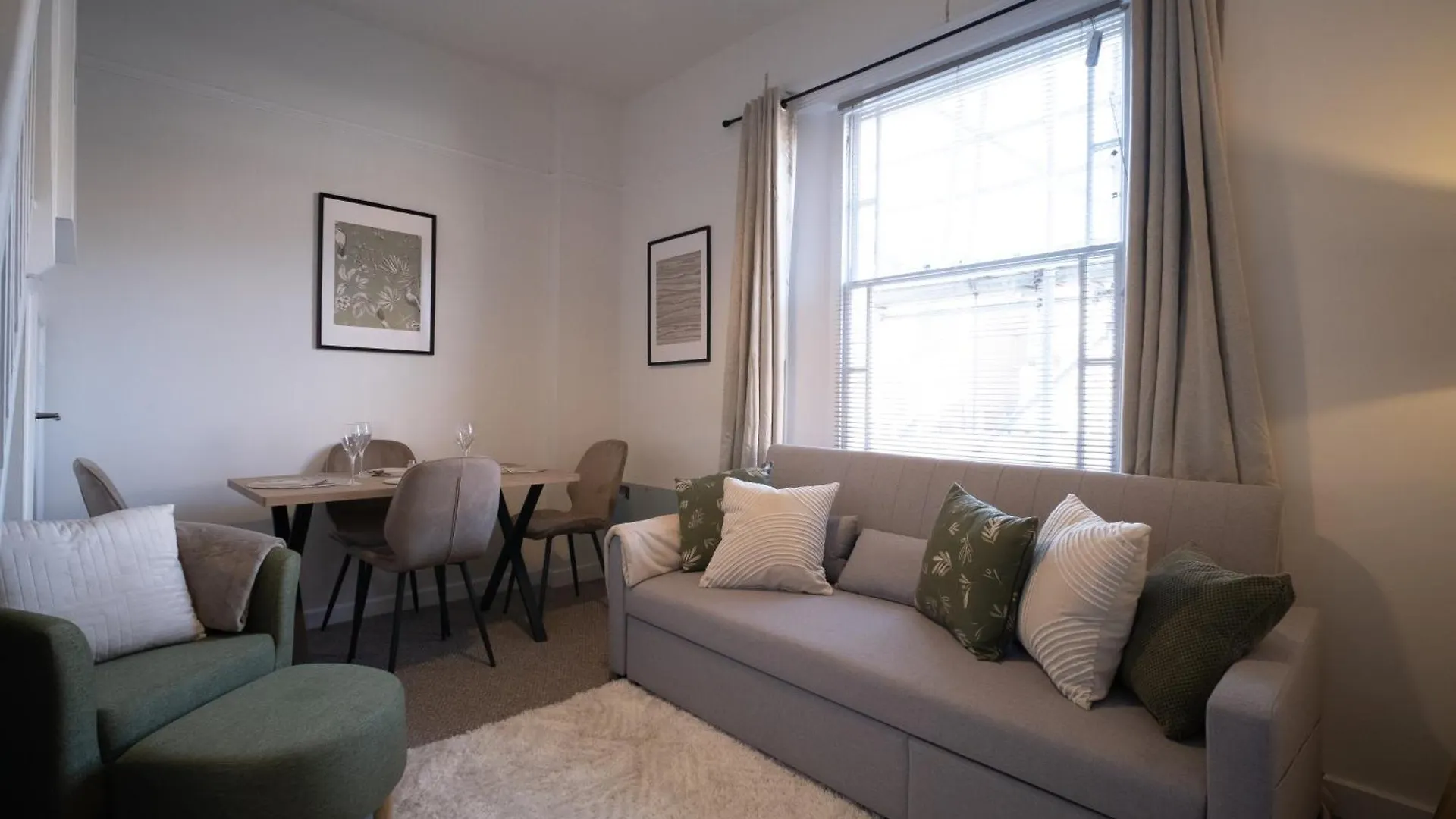 Gloucester Apartments X 3 Free Parking & Short Walk To The University & Hospital
