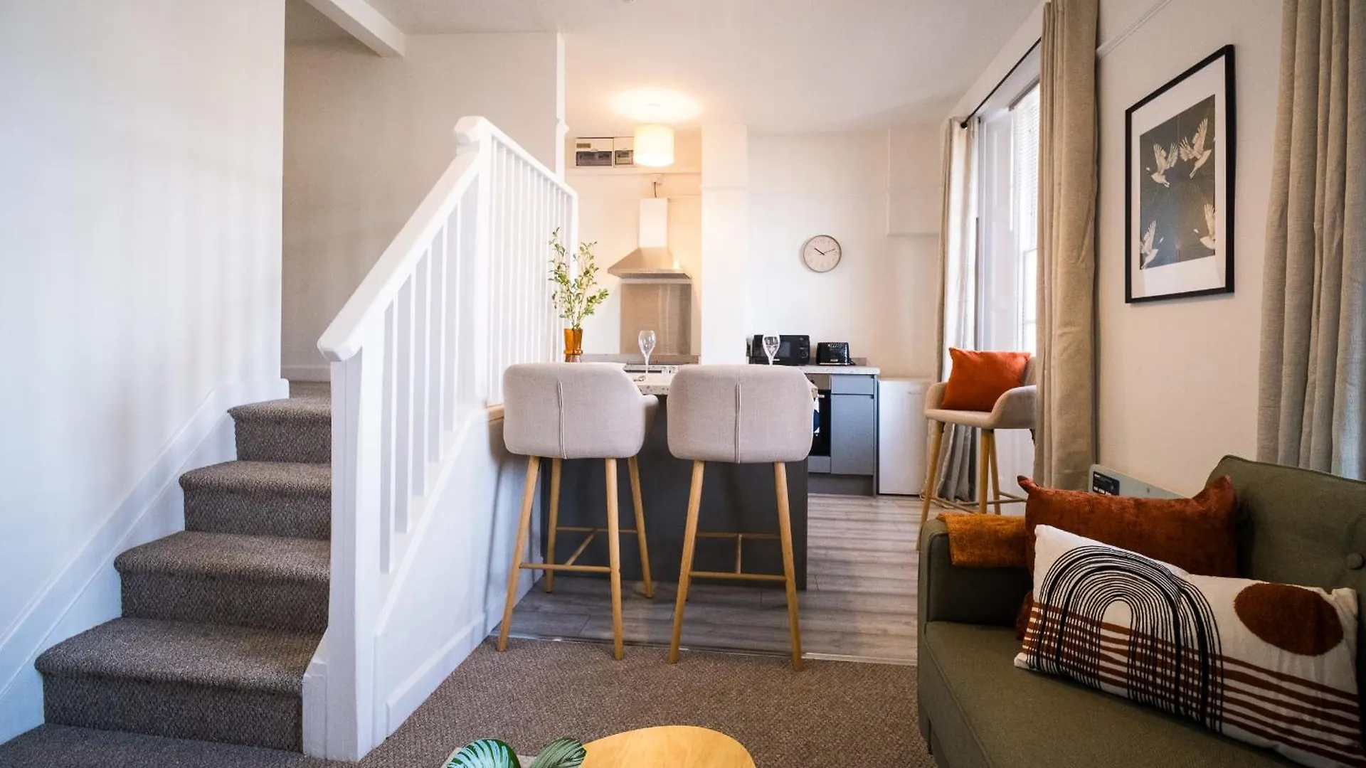 Gloucester Apartments X 3 Free Parking & Short Walk To The University & Hospital