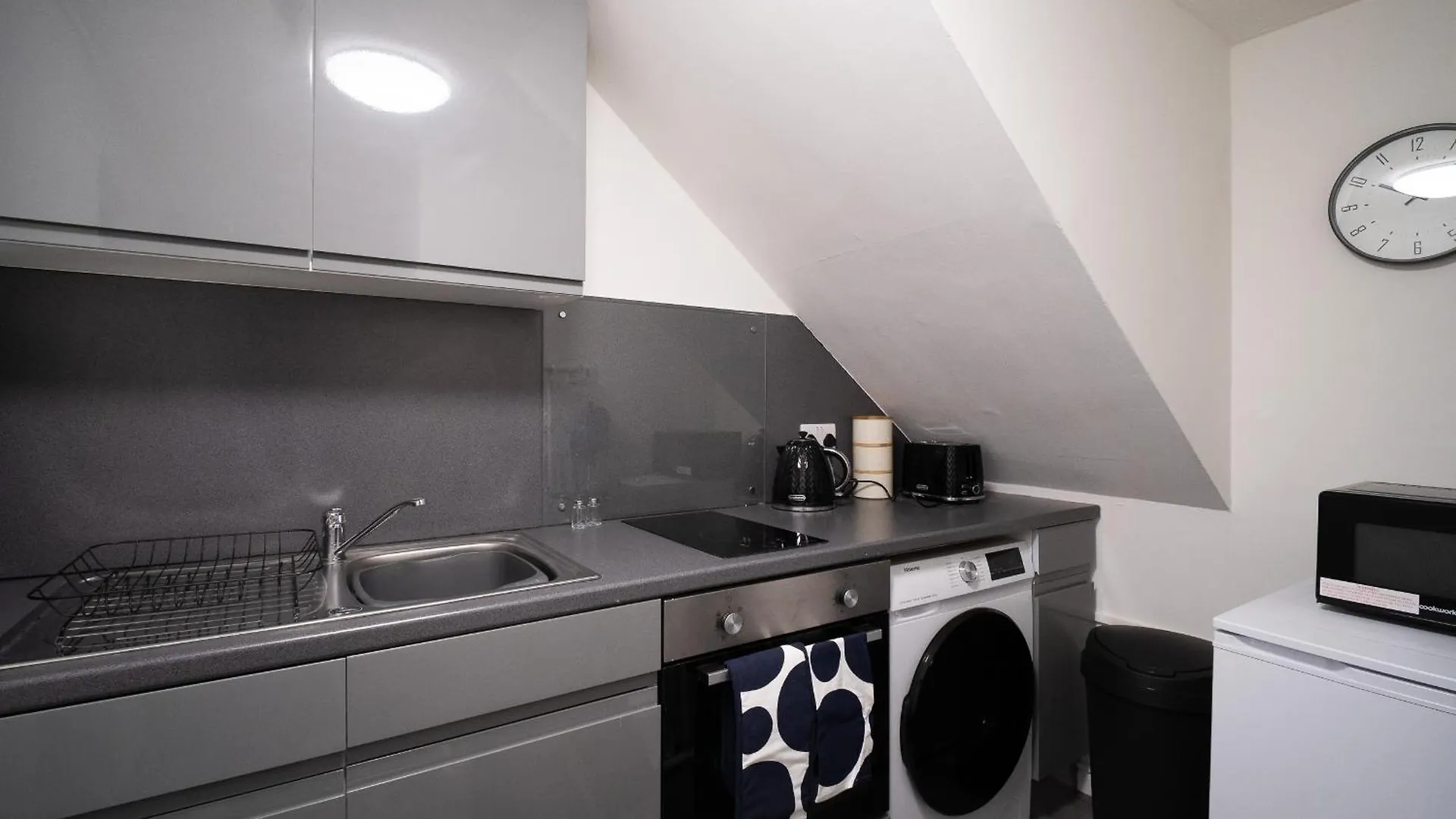 Gloucester Apartments X 3 Free Parking & Short Walk To The University & Hospital 0*,  United Kingdom