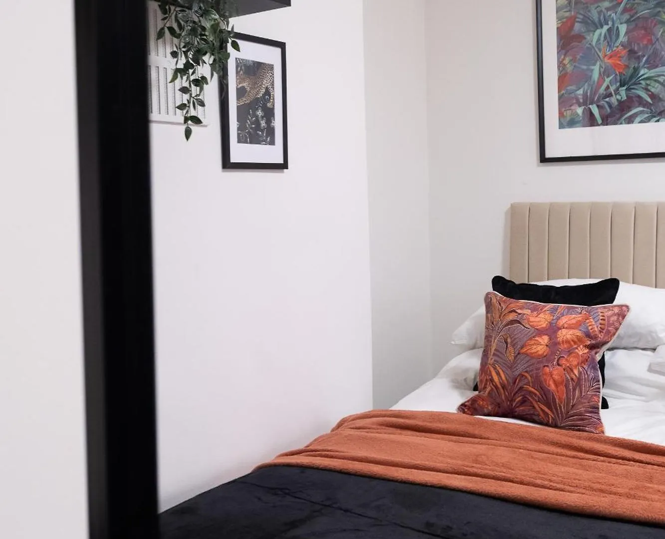 Gloucester Apartments X 3 Free Parking & Short Walk To The University & Hospital