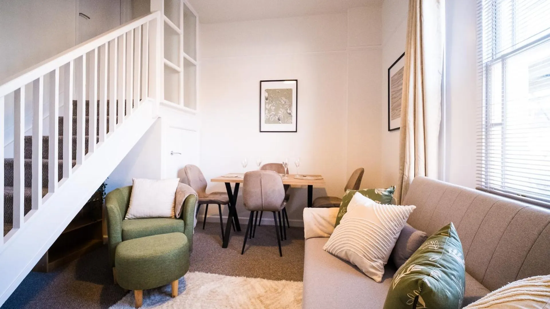 Gloucester Apartments X 3 Free Parking & Short Walk To The University & Hospital