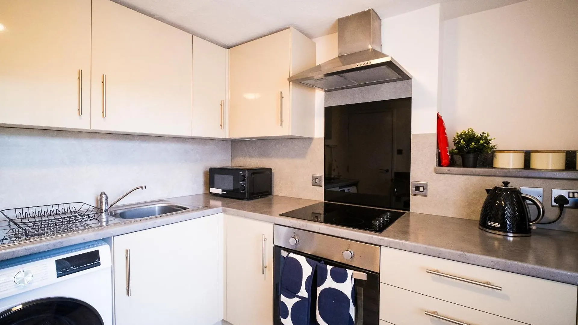 Gloucester Apartments X 3 Free Parking & Short Walk To The University & Hospital