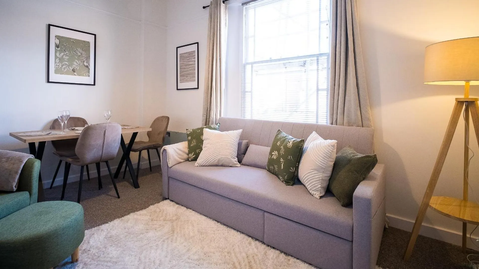 Gloucester Apartments X 3 Free Parking & Short Walk To The University & Hospital 0*,  United Kingdom