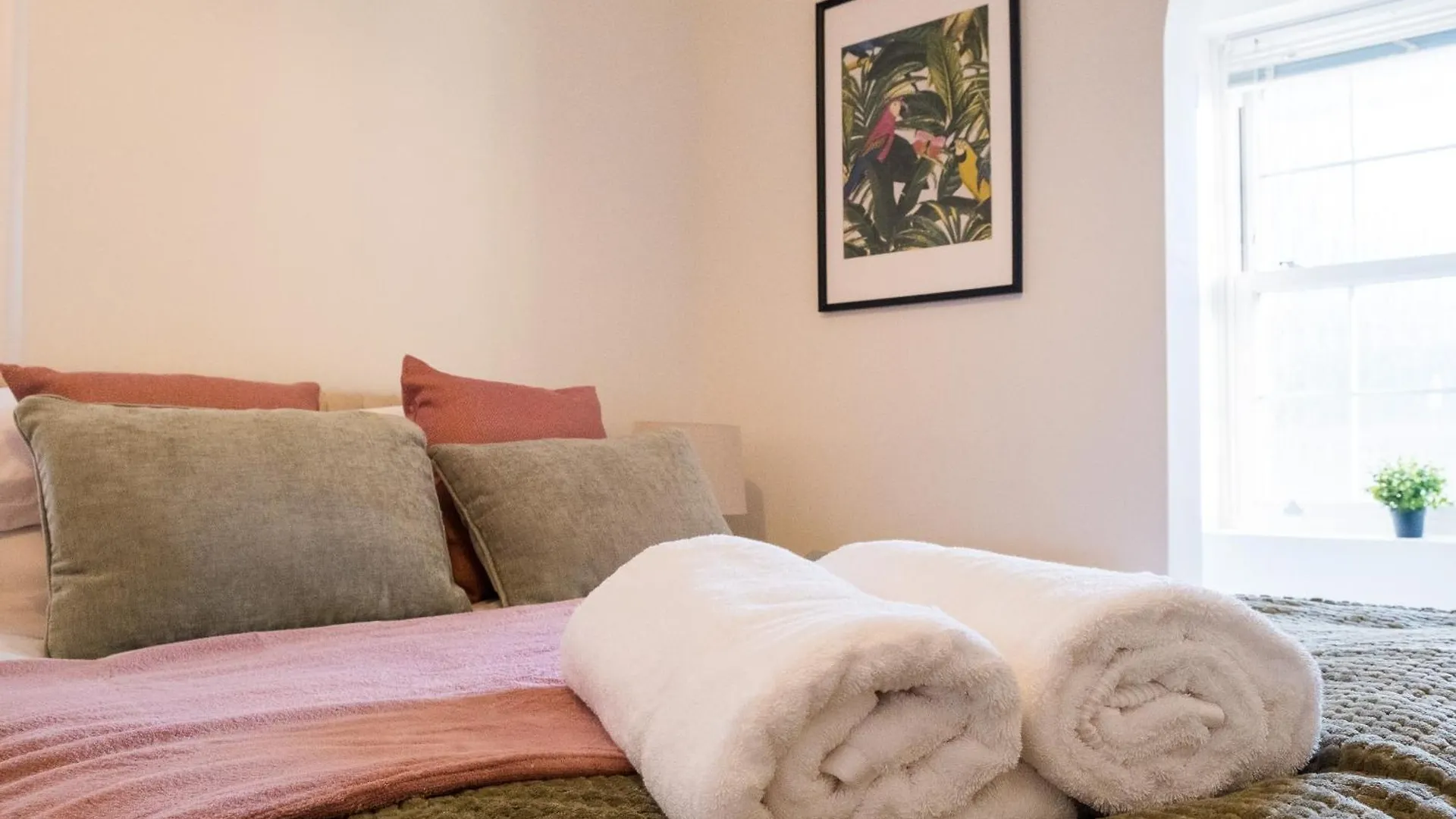 Gloucester Apartments X 3 Free Parking & Short Walk To The University & Hospital 0*,  United Kingdom